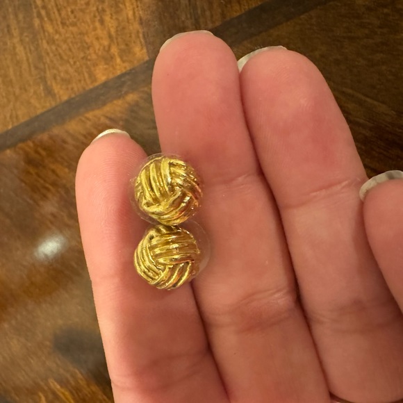 Kate Spade gold tone knotted studs in Good Conditions - Picture 2 of 2